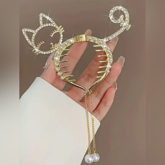 Cat Hair Clip with Pearls - Picture 2 of 4